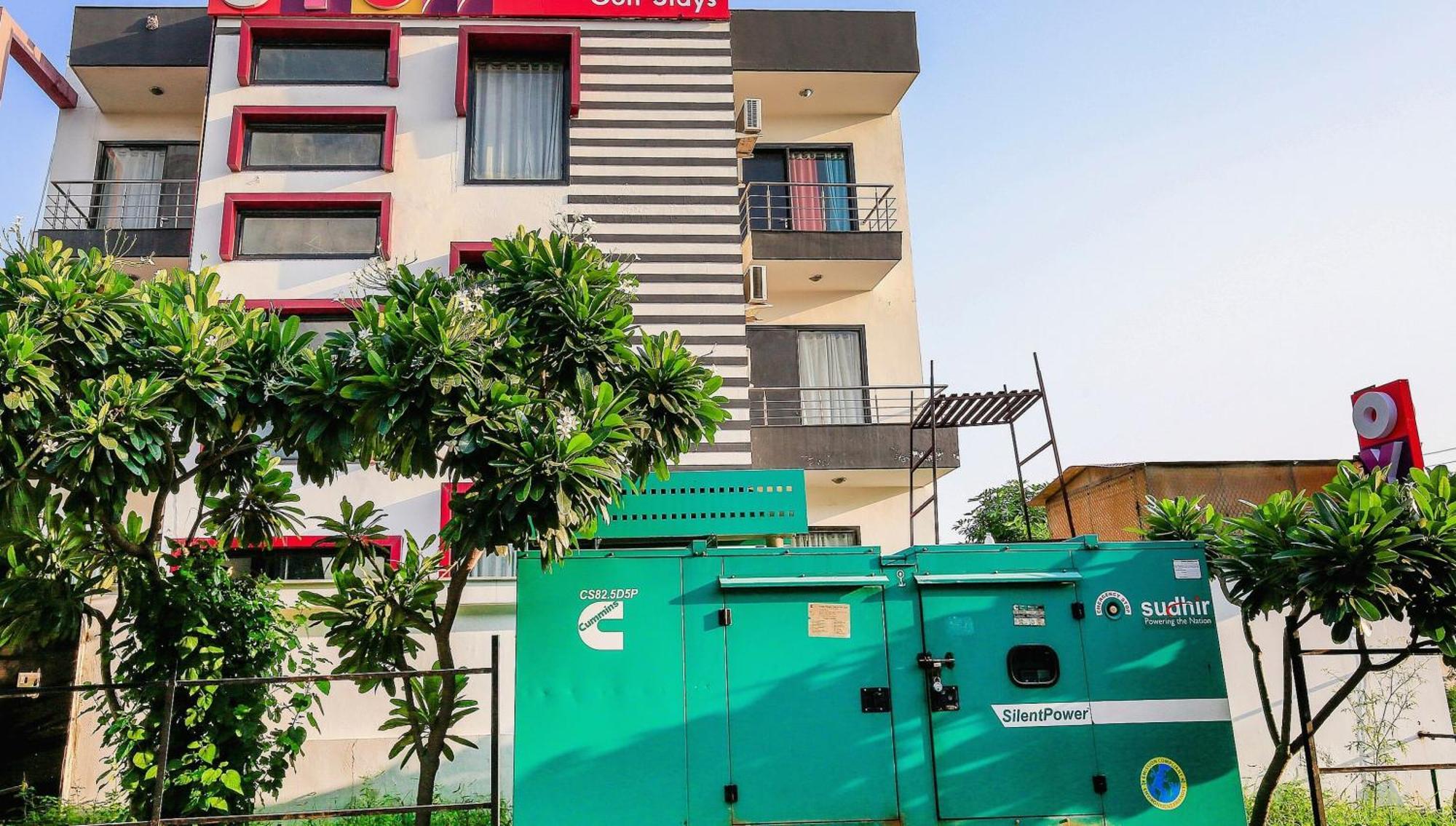 Hotel O Golf Stays Near Aravali Biodiversity Park Гургаон Екстериор снимка