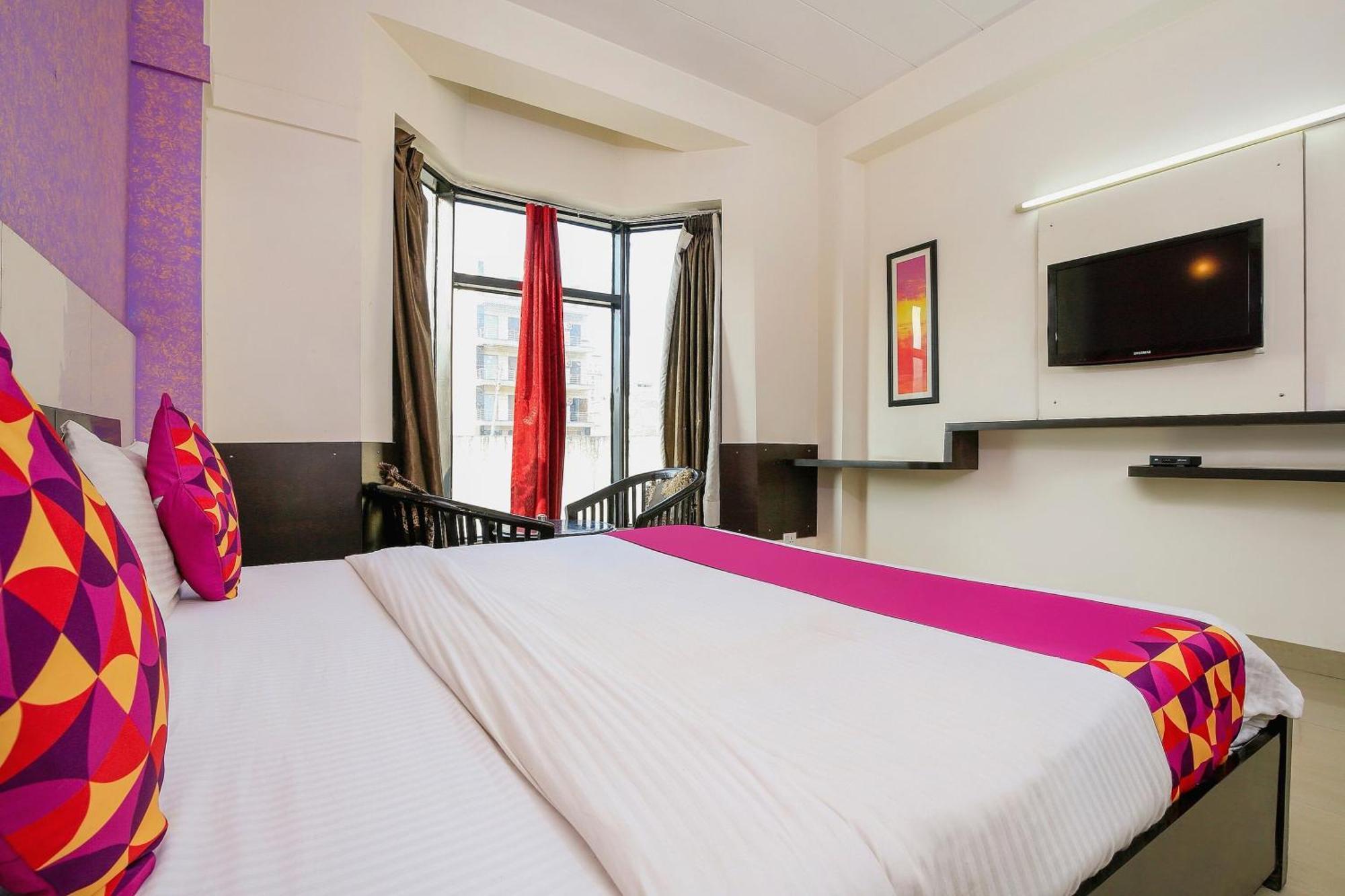 Hotel O Golf Stays Near Aravali Biodiversity Park Гургаон Екстериор снимка