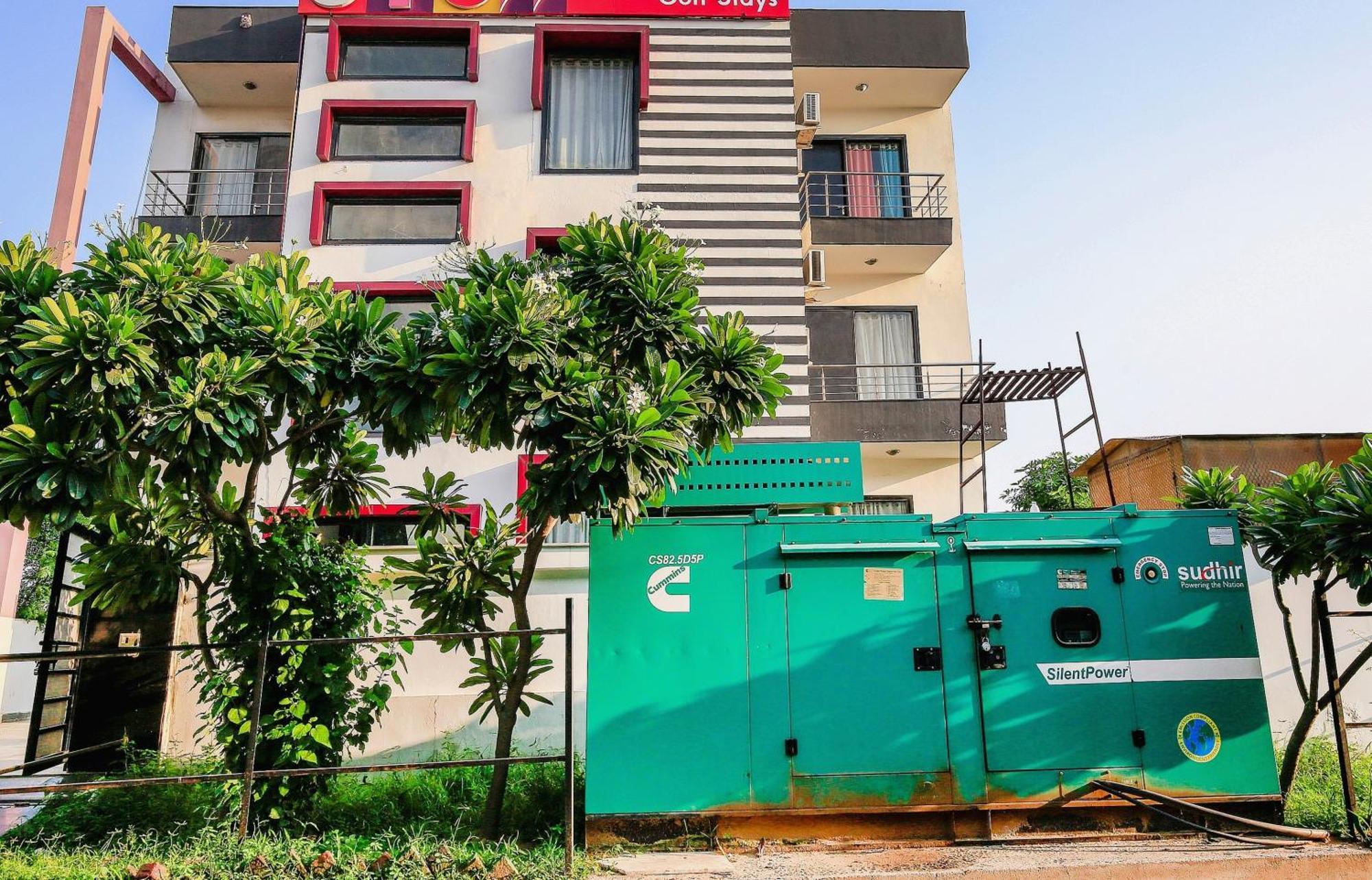 Hotel O Golf Stays Near Aravali Biodiversity Park Гургаон Екстериор снимка